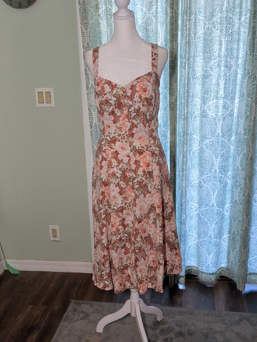 Eva Mendes Midi Dress In Attractive Flower Print.